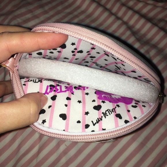 🌈Betsy Johnson Rainbow Wristlet🌈 - Picture 5 of 5